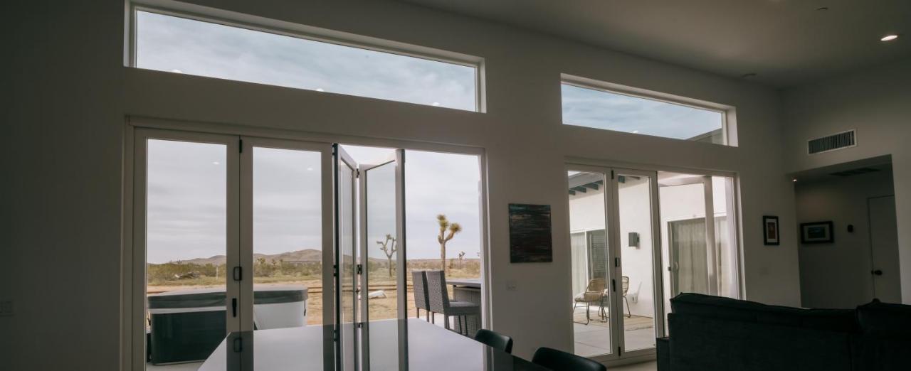 Coyote Tracks - A Modern Desert Experience Villa โจชัวทรี ภายนอก รูปภาพ