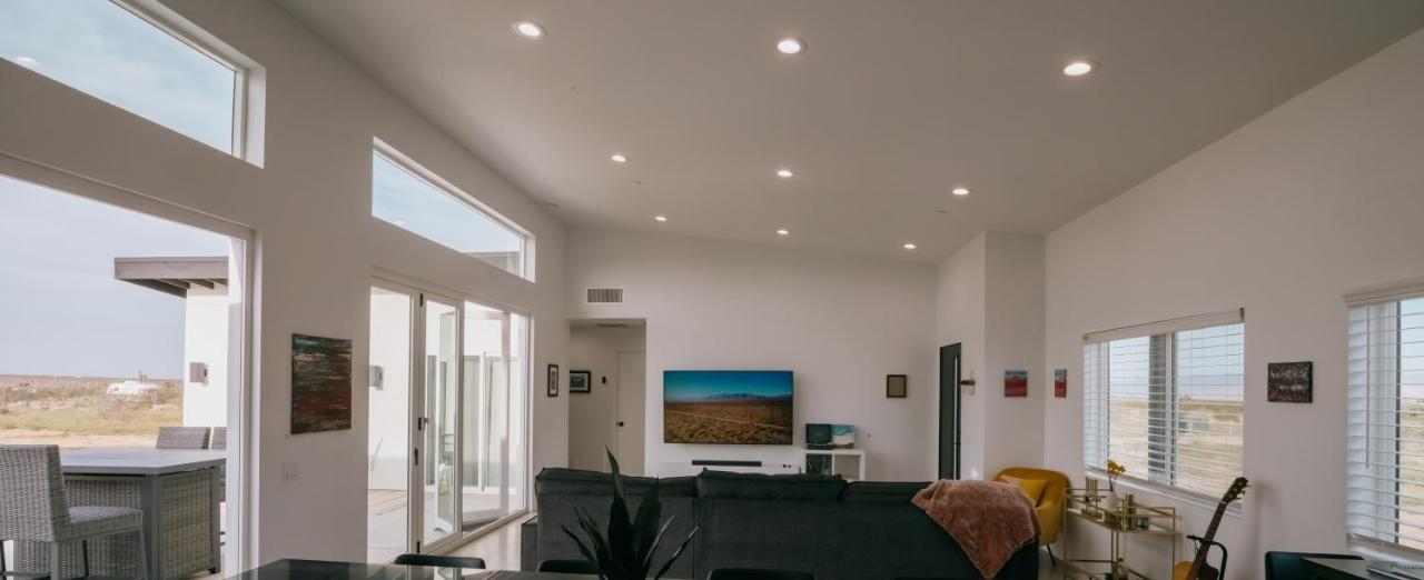 Coyote Tracks - A Modern Desert Experience Villa โจชัวทรี ภายนอก รูปภาพ