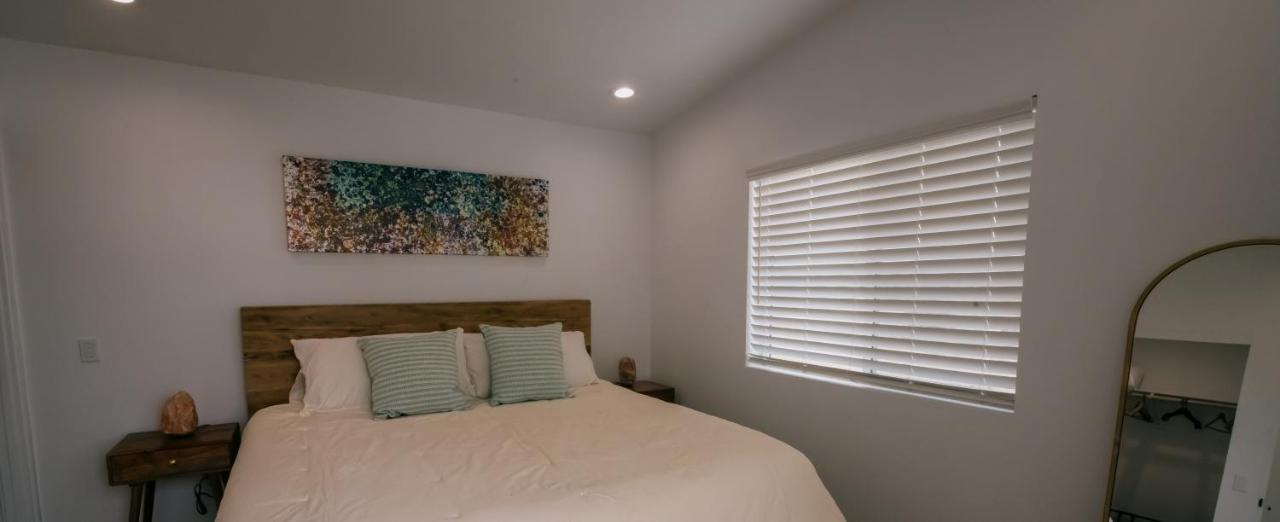 Coyote Tracks - A Modern Desert Experience Villa โจชัวทรี ภายนอก รูปภาพ