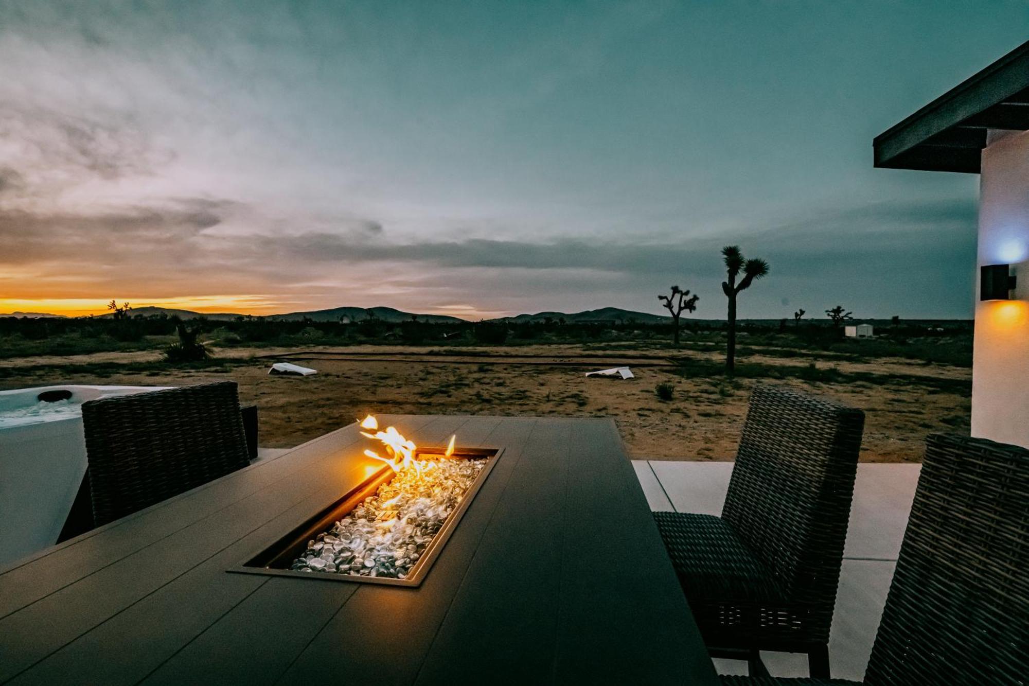 Coyote Tracks - A Modern Desert Experience Villa โจชัวทรี ภายนอก รูปภาพ