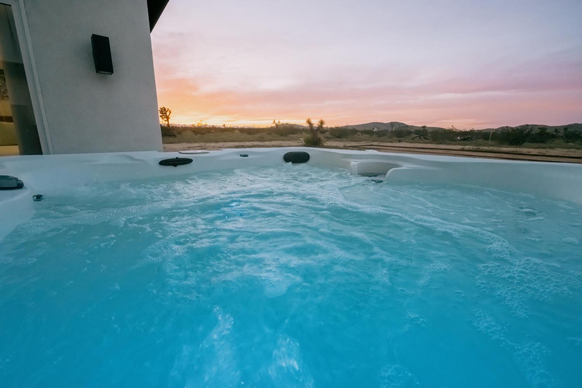 Coyote Tracks - A Modern Desert Experience Villa โจชัวทรี ภายนอก รูปภาพ