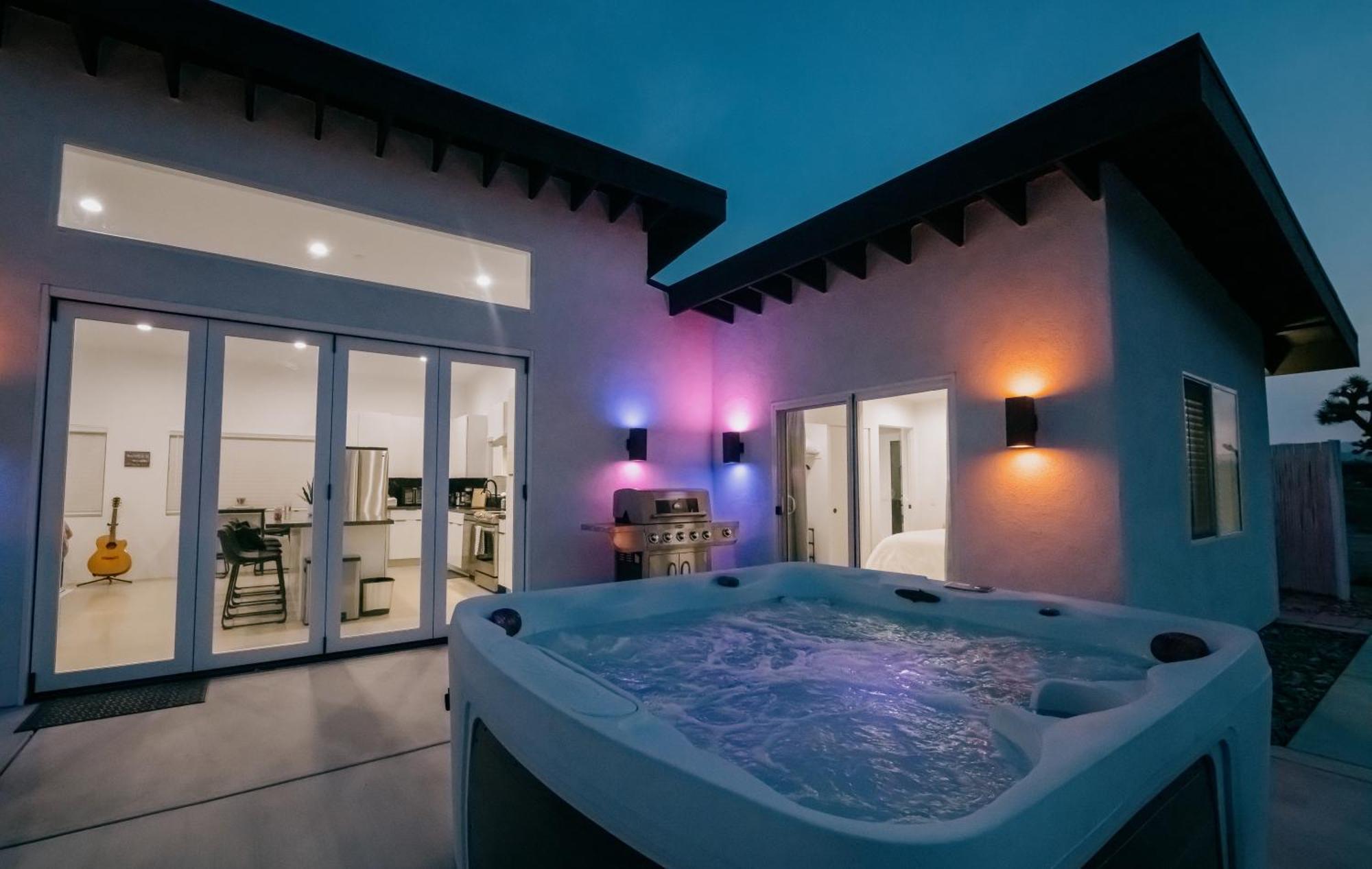 Coyote Tracks - A Modern Desert Experience Villa โจชัวทรี ภายนอก รูปภาพ