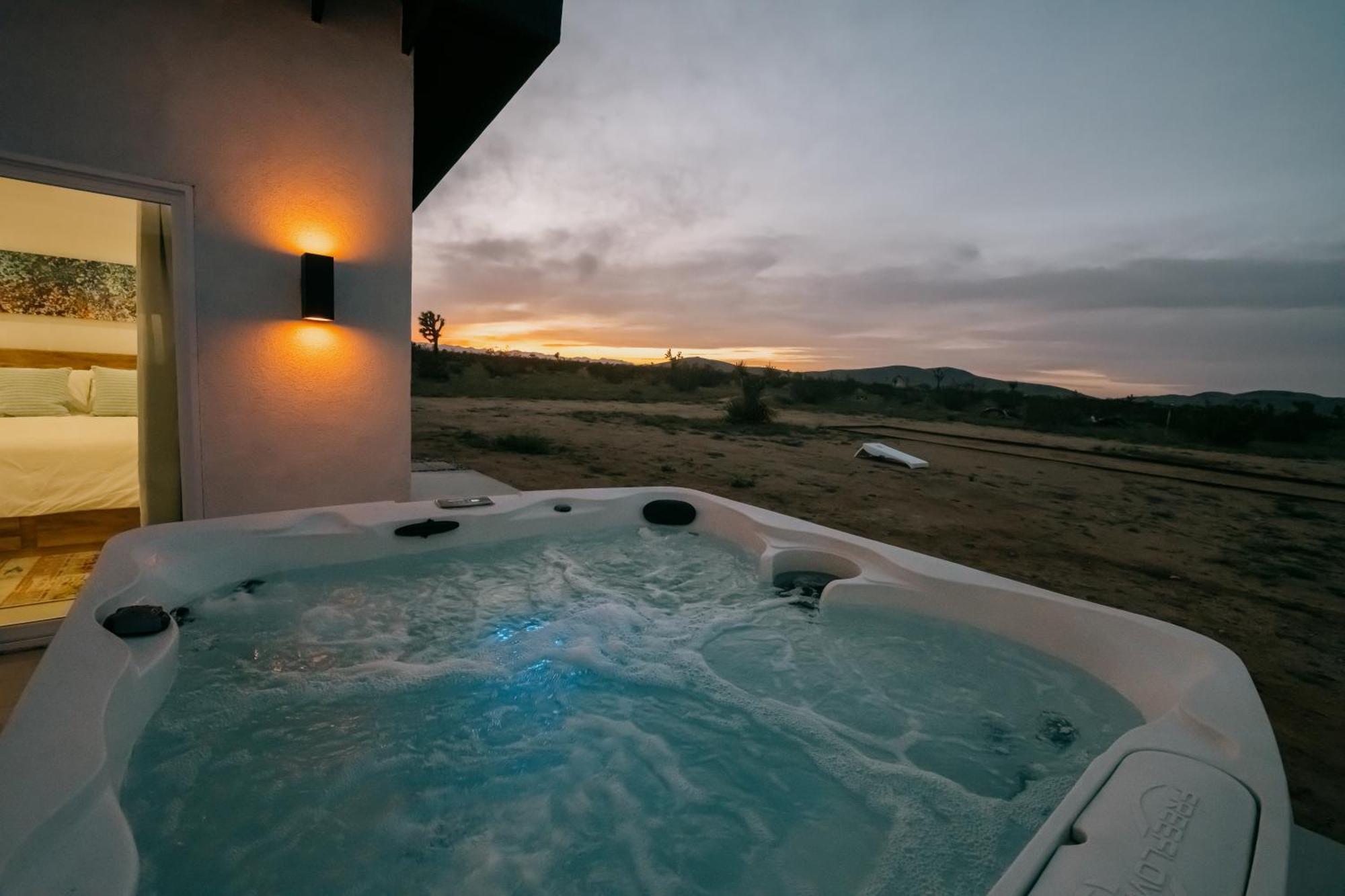 Coyote Tracks - A Modern Desert Experience Villa โจชัวทรี ภายนอก รูปภาพ