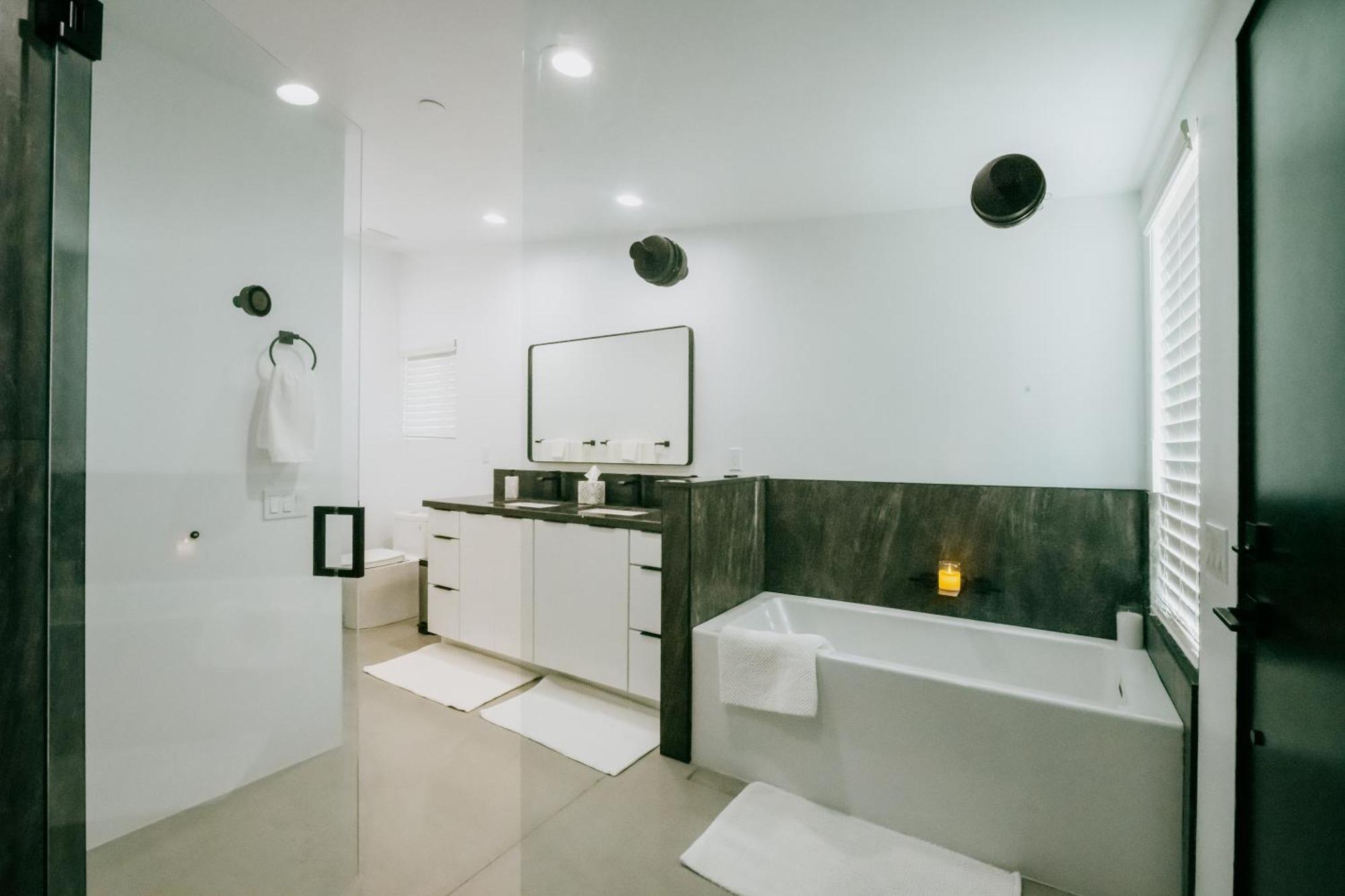 Coyote Tracks - A Modern Desert Experience Villa โจชัวทรี ภายนอก รูปภาพ