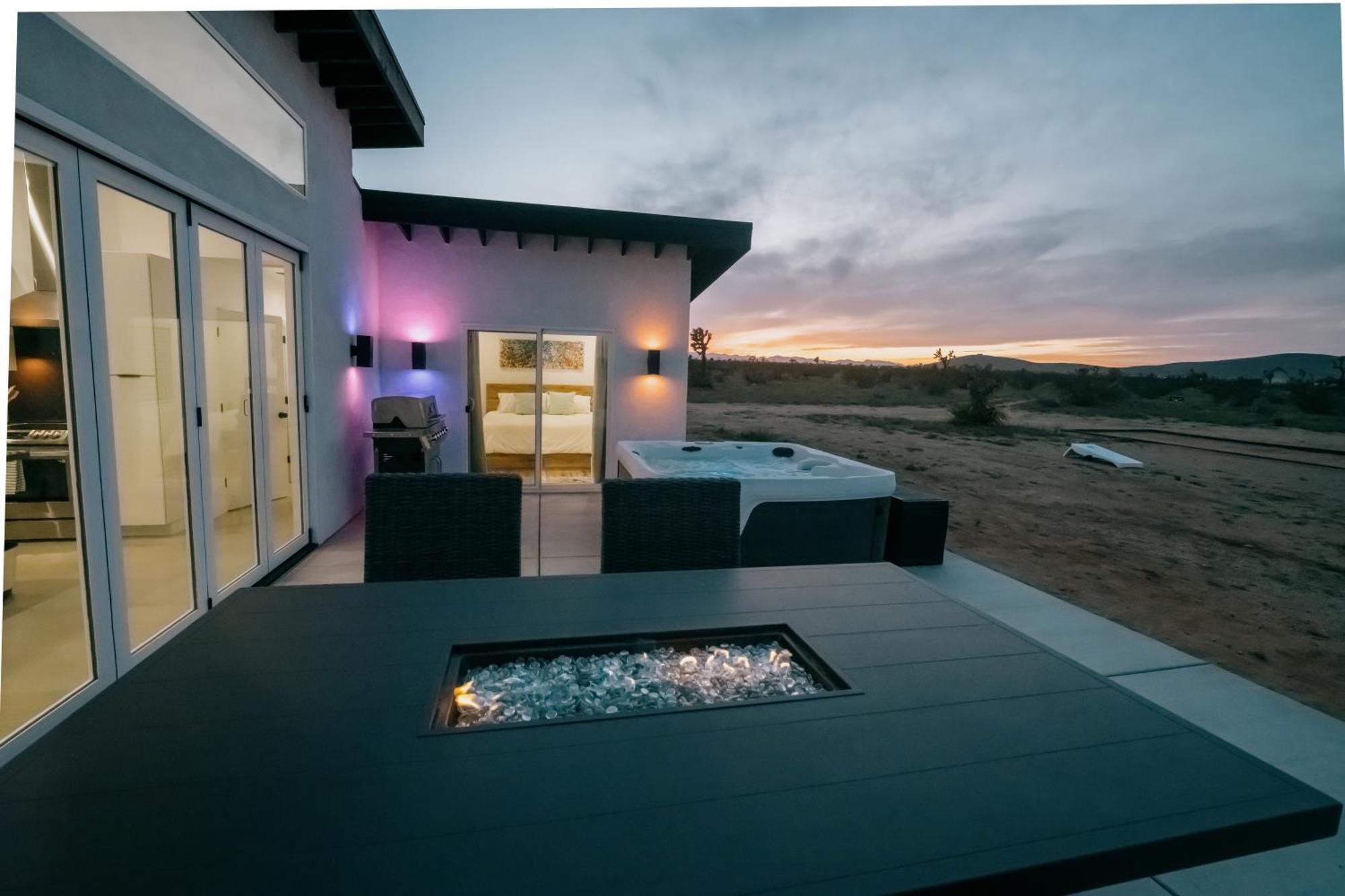 Coyote Tracks - A Modern Desert Experience Villa โจชัวทรี ภายนอก รูปภาพ