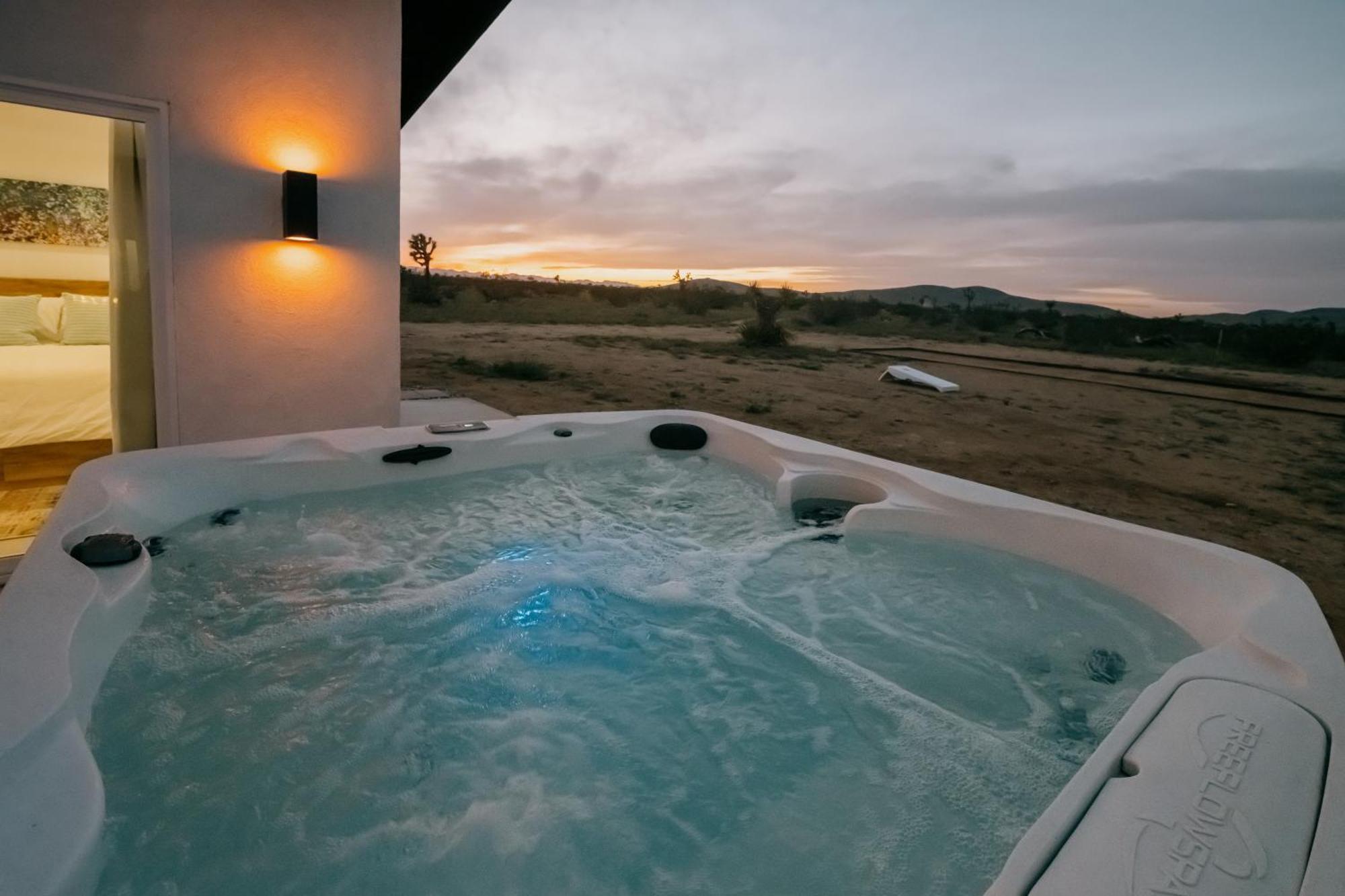 Coyote Tracks - A Modern Desert Experience Villa โจชัวทรี ภายนอก รูปภาพ